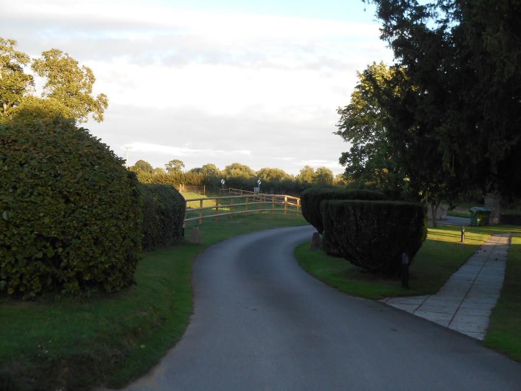 Affittacamere Charney Manor Kingston Bagpuze Esterno foto